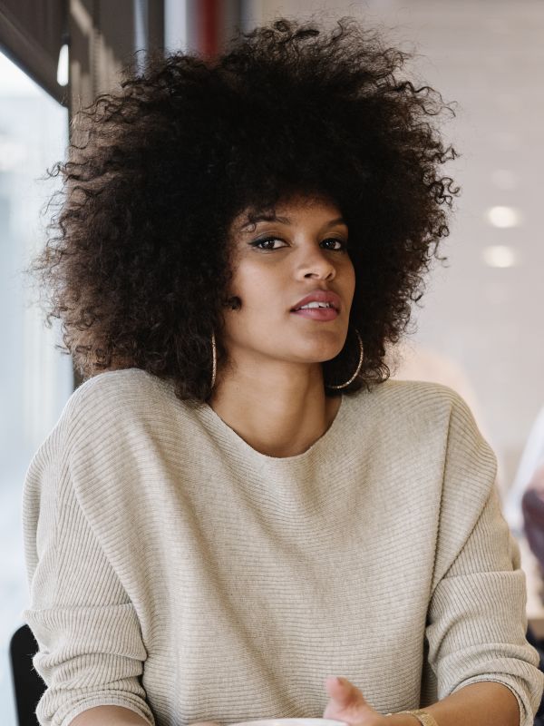Femme afro �l�gante